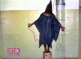 De ondertussen 'klassiek' geworden foto van de mishandelingen in Abu Ghraib